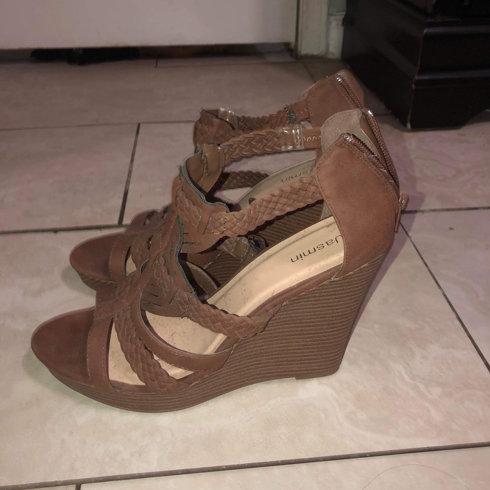 Cute brown heels